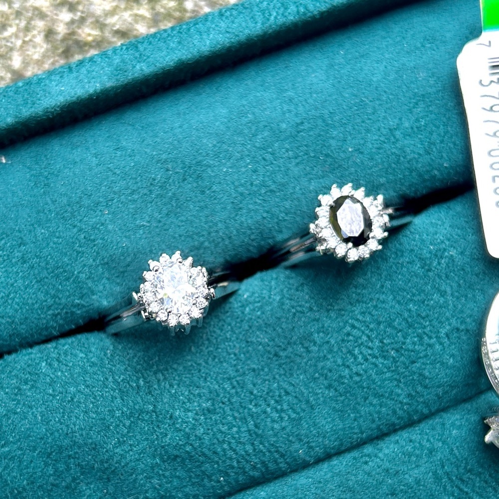 NWT 🌸 Reversible 🌸 Rhinestone Halo Ring Double Fidget Band